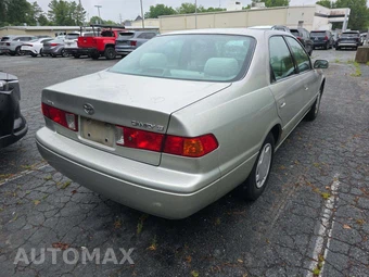 2000 Toyota Camry LE – miniatura 3