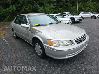 2000 Toyota Camry LE – miniatura 4