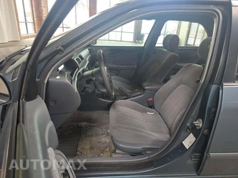 2000 Toyota Camry LE – miniatura 3