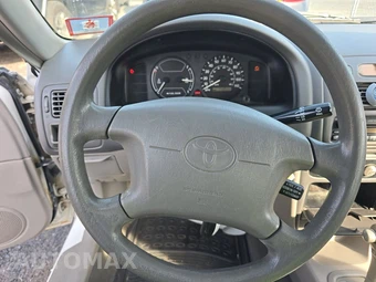 2000 Toyota Corolla CE – miniatura 10