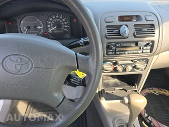 2000 Toyota Corolla CE – miniatura 11