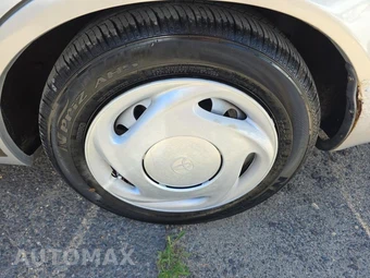 2000 Toyota Corolla CE – miniatura 11