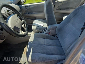 2000 Toyota Corolla CE – miniatura 13