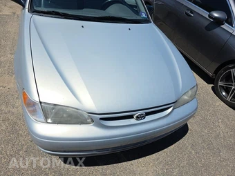 2000 Toyota Corolla CE – miniatura 2