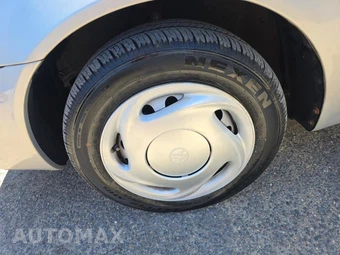 2000 Toyota Corolla CE – miniatura 8