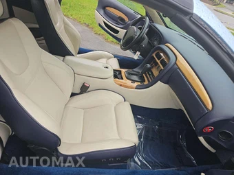 2001 Aston Martin DB7 Vantage Convertible - miniatura 15