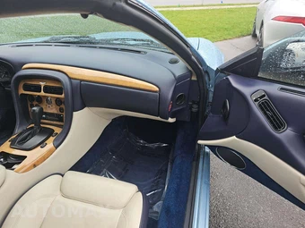 2001 Aston Martin DB7 Vantage Convertible - miniatura 16