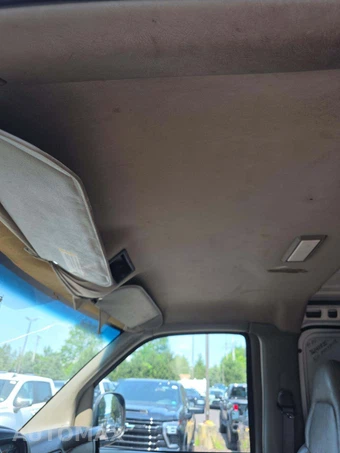 2001 Chevrolet Express G3500 Cargo Van 135.0" WB - miniatura 11