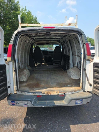 2001 Chevrolet Express G3500 Cargo Van 135.0" WB - miniatura 13