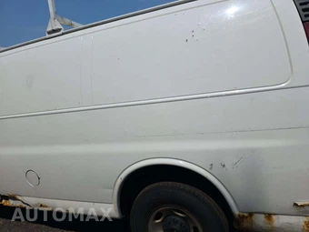 2001 Chevrolet Express G3500 Cargo Van 135.0" WB - miniatura 29