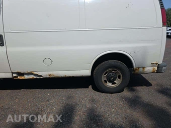 2001 Chevrolet Express G3500 Cargo Van 135.0" WB - miniatura 30