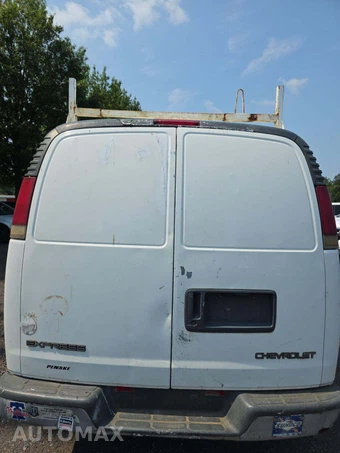 2001 Chevrolet Express G3500 Cargo Van 135.0" WB - miniatura 31