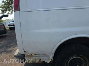 2001 Chevrolet Express G3500 Cargo Van 135.0" WB - miniatura 35