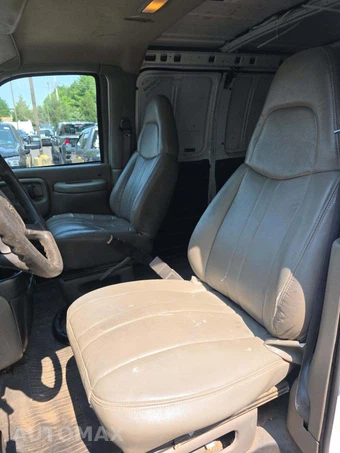 2001 Chevrolet Express G3500 Cargo Van 135.0" WB - miniatura 6