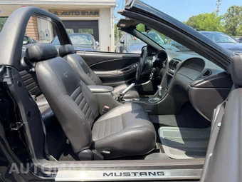 2001 Ford Mustang GT Deluxe Convertible - miniatura 31
