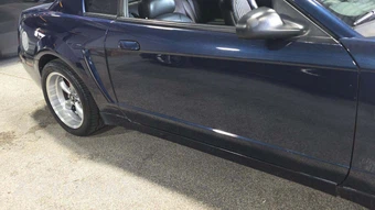 2001 Ford Mustang GT Deluxe Coupe - miniatura 24