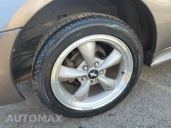 2001 Ford Mustang GT Deluxe Coupe – miniatura 10