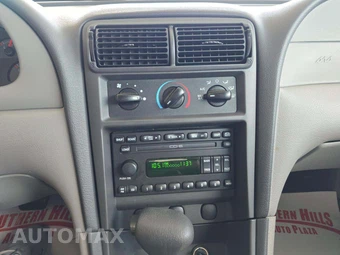 2001 Ford Mustang Premium Coupe – miniatura 10