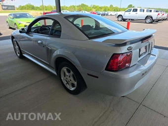 2001 Ford Mustang Premium Coupe – miniatura 2