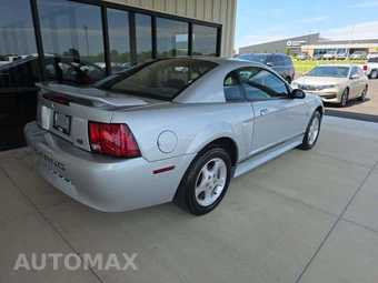 2001 Ford Mustang Premium Coupe – miniatura 3