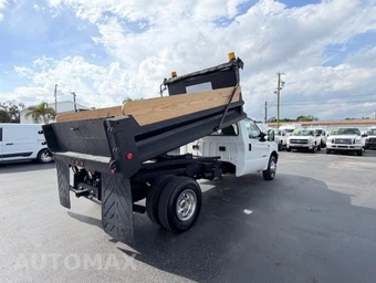 2001 Ford Super Duty F-350 Cab Chassis XL Regular Cab DRW - miniatura 5
