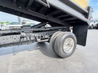 2001 Ford Super Duty F-350 Cab Chassis XL Regular Cab DRW - miniatura 9