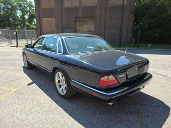 2001 Jaguar XJR – miniatura 2