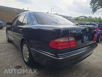2001 Mercedes-Benz E 320 4MATIC Sedan - miniatura 2