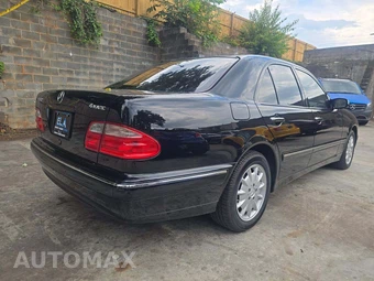 2001 Mercedes-Benz E 320 4MATIC Sedan - miniatura 3