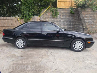 2001 Mercedes-Benz E 320 4MATIC Sedan - miniatura 4