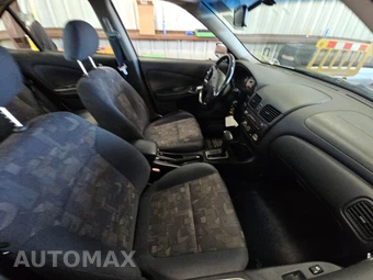 2001 Nissan Sentra SE – miniatura 8