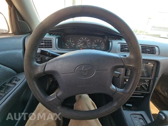 2001 Toyota Camry LE – miniatura 10