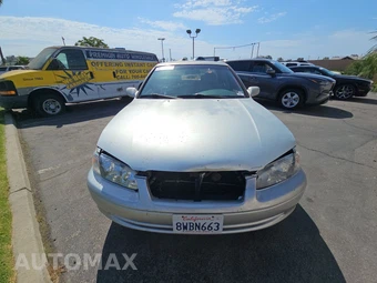 2001 Toyota Camry LE – miniatura 2