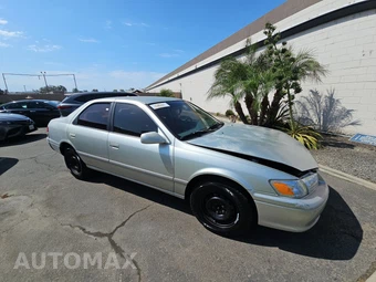 2001 Toyota Camry LE – miniatura 3