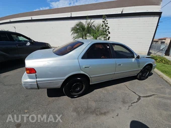 2001 Toyota Camry LE – miniatura 4