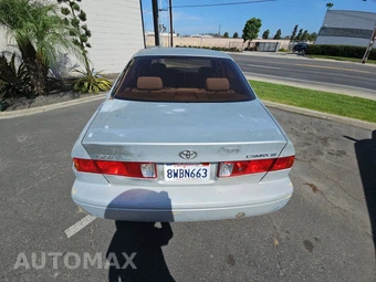 2001 Toyota Camry LE – miniatura 5