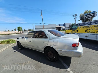 2001 Toyota Camry LE – miniatura 6