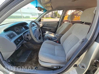 2001 Toyota Camry LE – miniatura 7