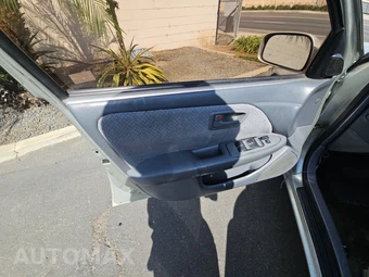 2001 Toyota Camry LE – miniatura 9