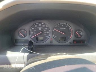 2001 Volvo V70 2.4 w/Moonroof – miniatura 12