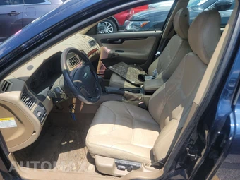 2001 Volvo V70 2.4 w/Moonroof – miniatura 7