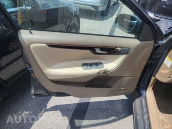 2001 Volvo V70 2.4 w/Moonroof – miniatura 9