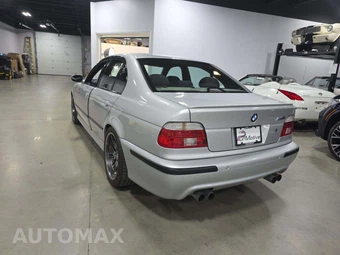 2002 BMW M5 Sedan - miniatura 2