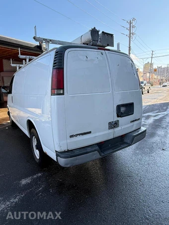2002 Chevrolet Express G2500 Cargo Van 135.0" WB - miniatura 10