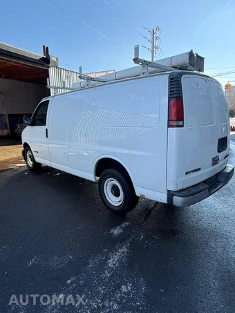 2002 Chevrolet Express G2500 Cargo Van 135.0" WB - miniatura 11