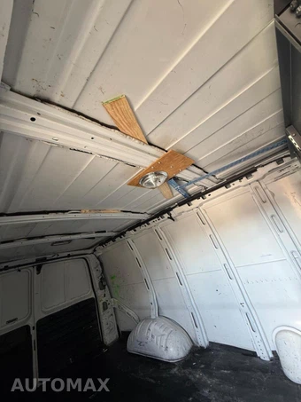 2002 Chevrolet Express G2500 Cargo Van 135.0" WB - miniatura 18