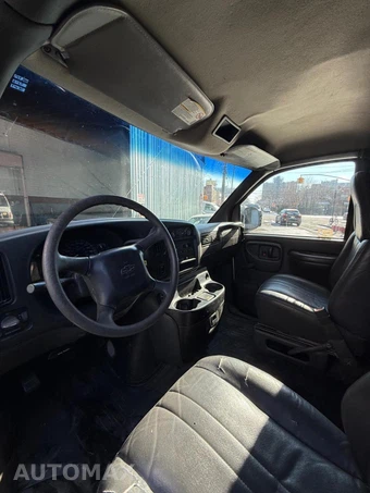 2002 Chevrolet Express G2500 Cargo Van 135.0" WB - miniatura 19