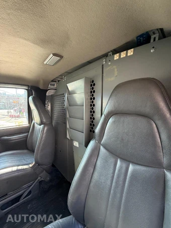 2002 Chevrolet Express G2500 Cargo Van 135.0" WB - miniatura 20