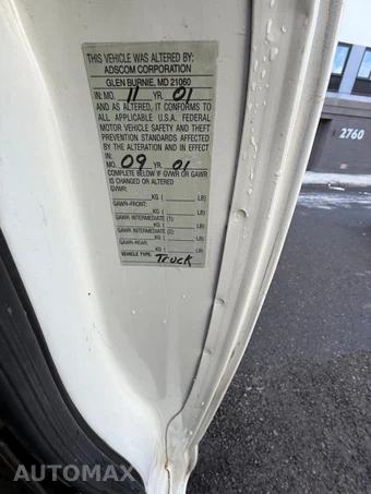 2002 Chevrolet Express G2500 Cargo Van 135.0" WB - miniatura 23