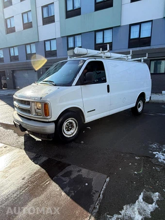 2002 Chevrolet Express G2500 Cargo Van 135.0" WB - miniatura 4